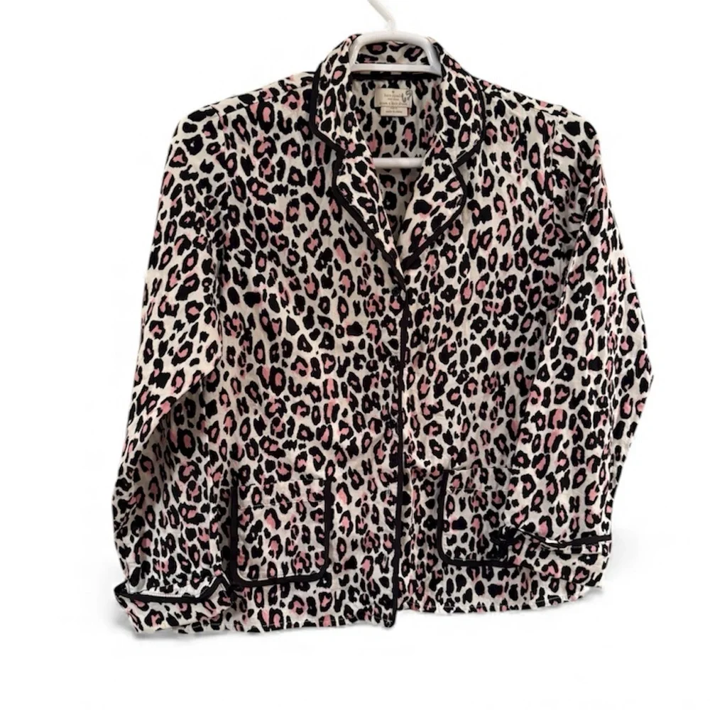 KATE SPADE 2 PIECE LEOPARD DESIGN LONG SLEEVE SHORT SET MEDIUM